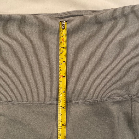 Workout Capris - Picture 7 of 9